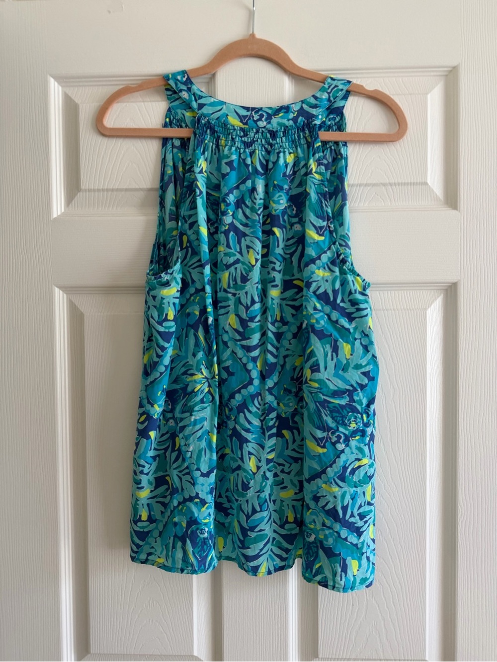 Lilly Pulitzer Sleeveless Blue Green Patterned Women's silk Tank Top - Picture 2 of 3